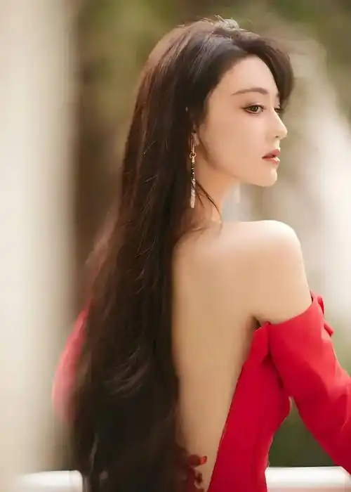 张馨予:面容清秀,曲线优美,满满青春阳光气息!