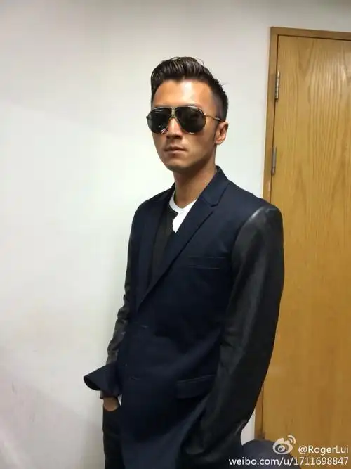 谢先生,没有人比你更适合墨镜 #谢霆锋