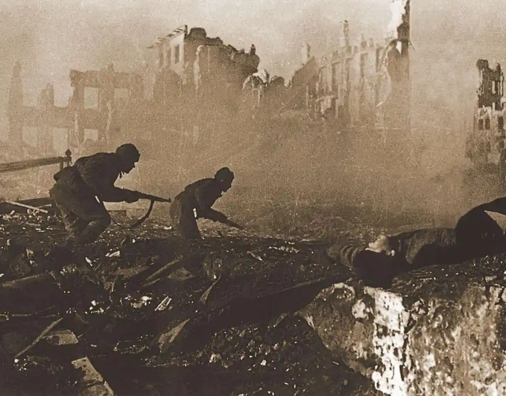 人类史上打得最惨战役,200天损200万人,士兵活不过9分钟