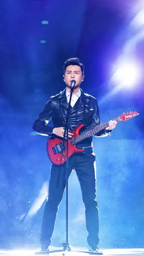 靳东2016东方卫视跨年演唱会《新长征路上的摇滚》 靳哥哥太帅了.