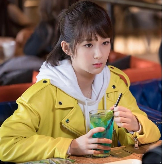 亲爱的热爱的杨紫穿搭,软萌感十足,佟年穿搭造型盘点