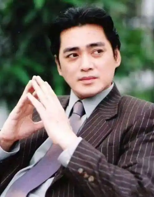 汤镇宗-汤镇宗个人资料及图片汤镇宗简介年龄身高八卦-小薇女性时尚