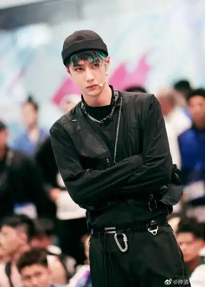 王一博帅哥壁纸《这就是街舞3》每周六晚优酷播出