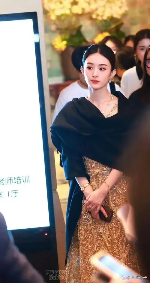 赵丽颖造型出图!白玉兰身穿es高定聊表重视,网友:有望拿奖!