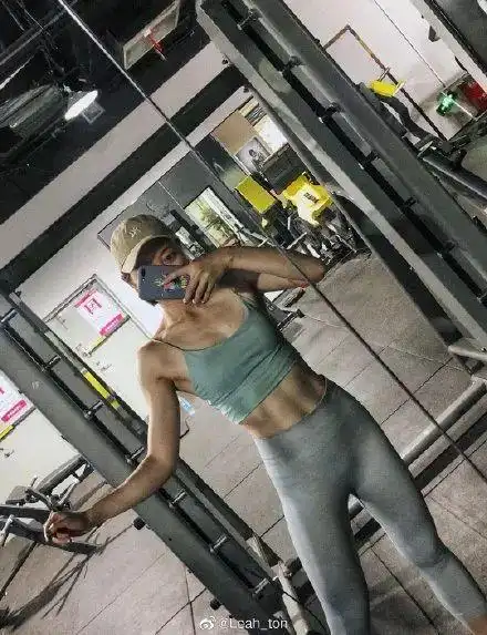 中国女生的腹肌有多美你们感受下