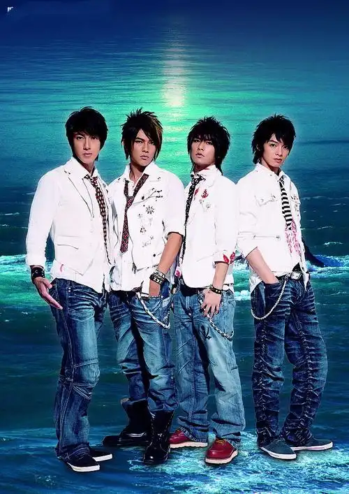 飞轮海聚餐炎亚纶缺席,辰亦儒发博寓意深刻,网友:我都感到尴尬