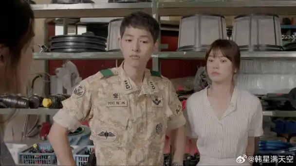 太阳的后裔:宋仲基送宋慧乔,借机关心宋慧乔,宋慧乔不领情