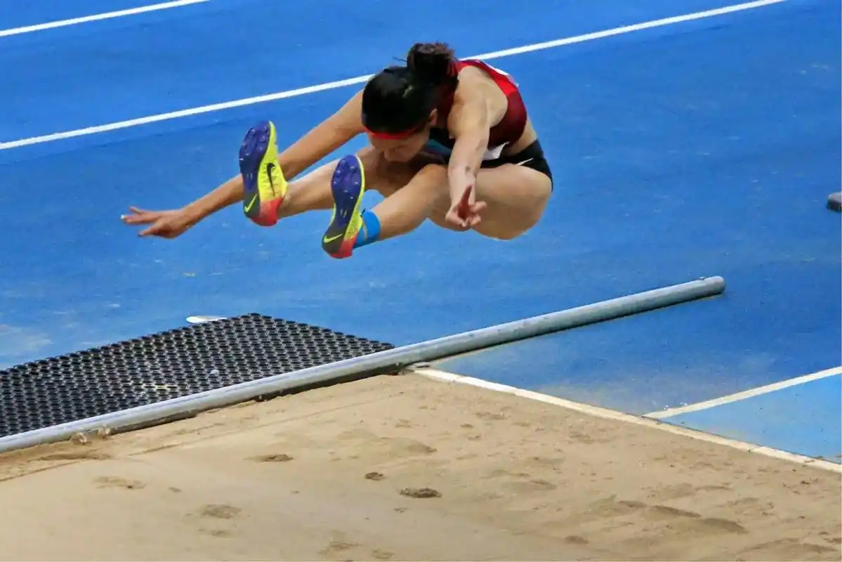 立定跳远国家一二三级运动员标准