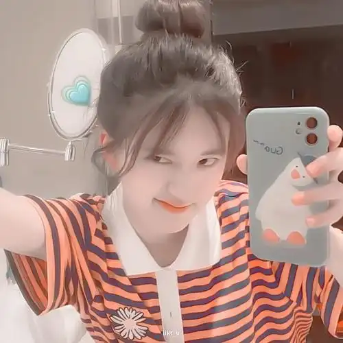 "赵露思之她的自拍"赵露思 女爱豆头像 蛋糕背景图