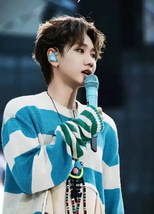 顶流男歌手被曝大瓜,视频已流出,正主火速出手_汪苏泷_女孩_靳梦佳