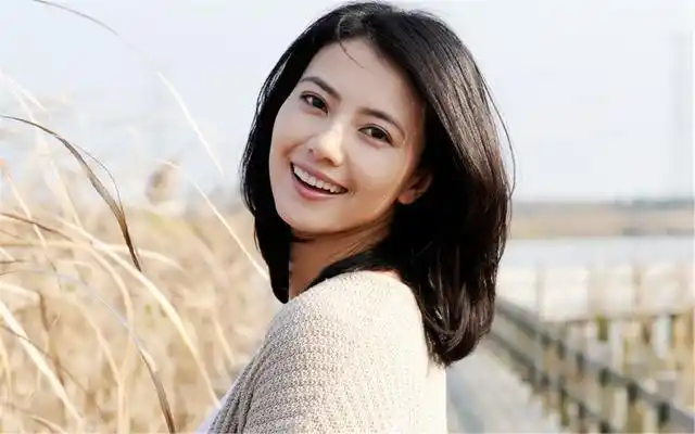 如何评价女神的容颜,高圆圆披发回眸生图(有种回眸叫做高圆圆的回眸)