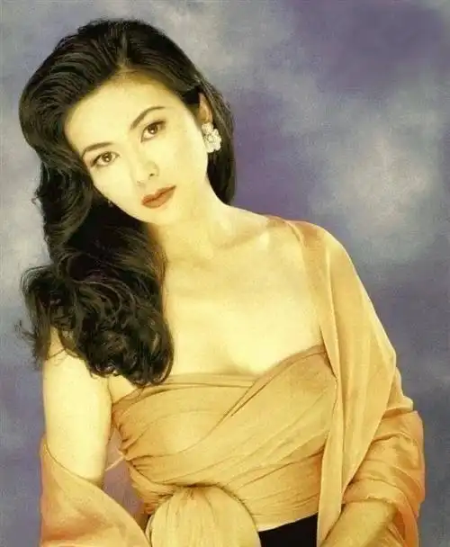 多次做富豪"知己",22岁分手今传新恋情,关之琳为何这么野?