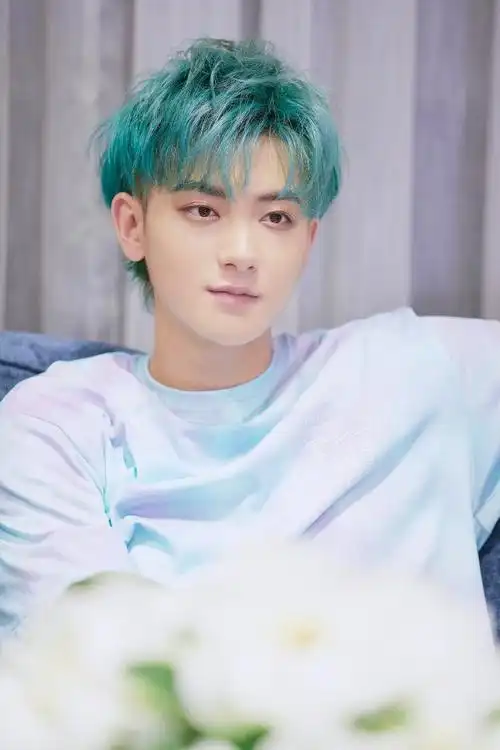 黄子韬薄荷绿发色