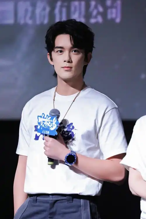 今天,阿荡吴磊leo 来到了上海,是故事微热的另一种结局