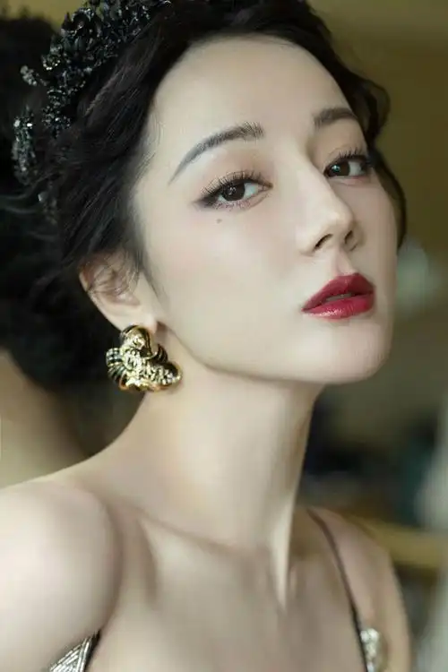 迪丽热巴大尺度写真震撼来袭,大饱眼福哦|脸型|侧颜_网易订阅