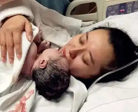 angelababy香港产子孕妈们看了都想顺产了