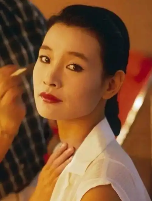 影后陈冲:为出名换国籍,曾弃养双胞胎养女,如今现状如何?