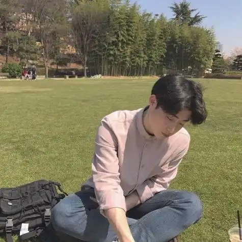 酷气质男生头像图片大全,眼神充满了热情的男生