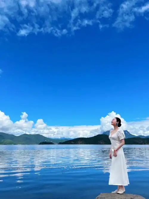 看到了泸沽湖蓝67最美的风景在且慢61入影松半山酒店里,一览无余