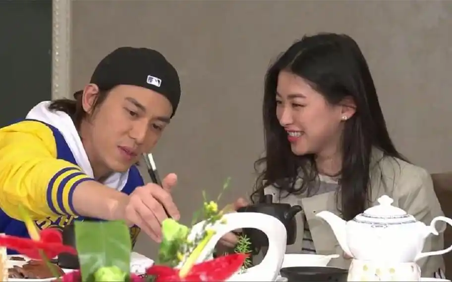 陈楚河曾把脚放在朱珠腿上,高情商的朱珠一句话巧妙化解尬尴