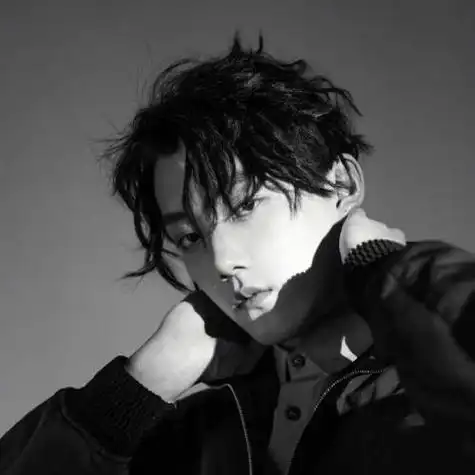 头像男成熟黑白头像能让你感觉很幸福很温暖的男人