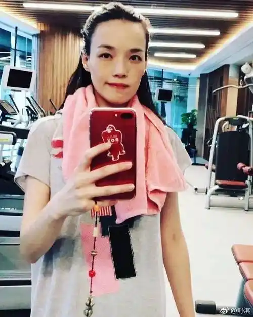 47岁舒淇素颜运动照诠释自律之美,"松弛感"让岁月让步!