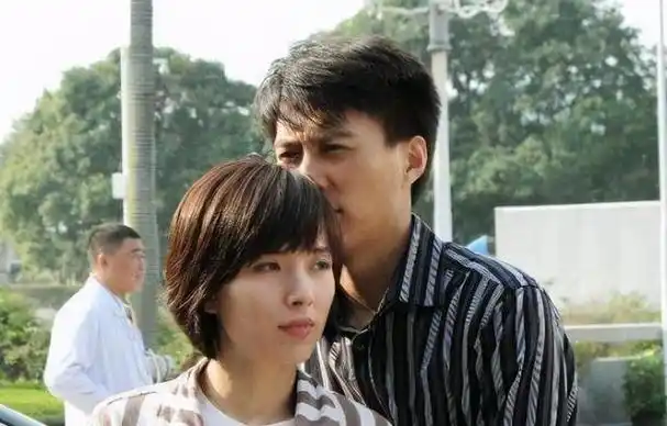 演员靳东感谢江珊女儿之前的嫌弃往后余生不会辜负离异的李佳