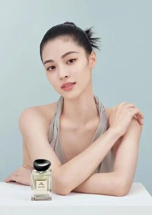 30岁的她想不火都难,她就是钟楚曦,接下来讲述演员钟楚曦的背后故事