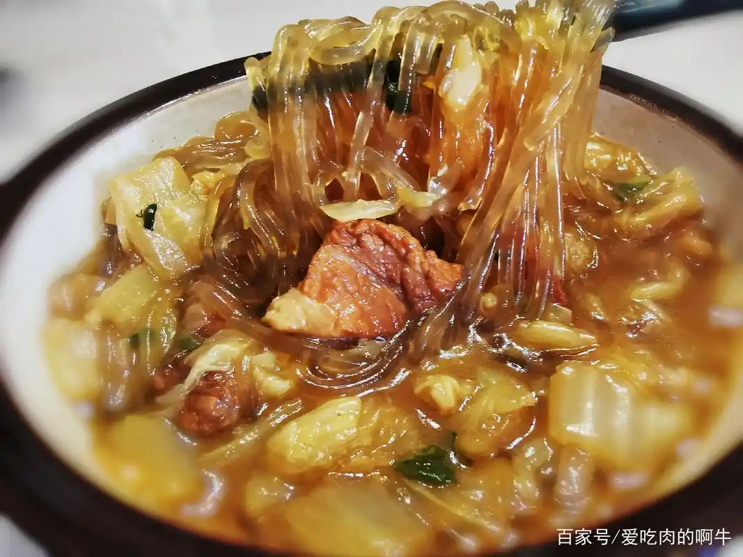 猪肉白菜炖粉条的做法,东北炖菜家喻户晓,好吃又暖胃