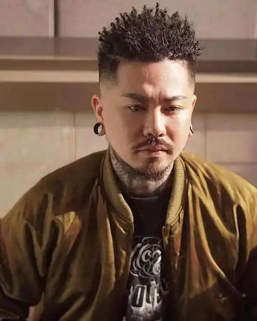 男生烫发发型图片(男生烫发发型图片欣赏)-天晟网