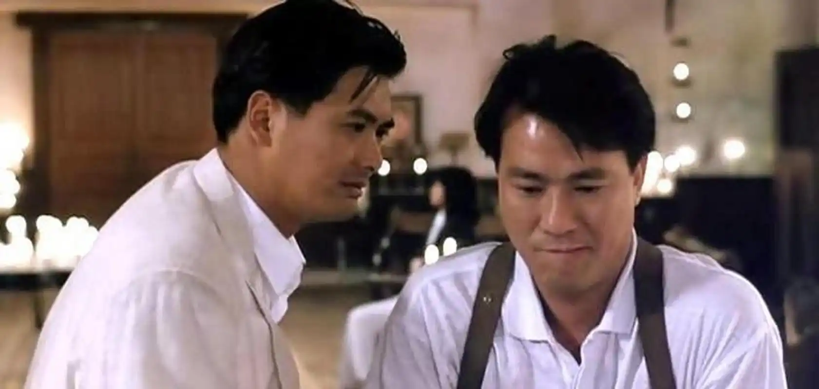 曾经的香港影坛"双雄(周润发和李修贤)"早已淡出荧幕,一个头发花白不