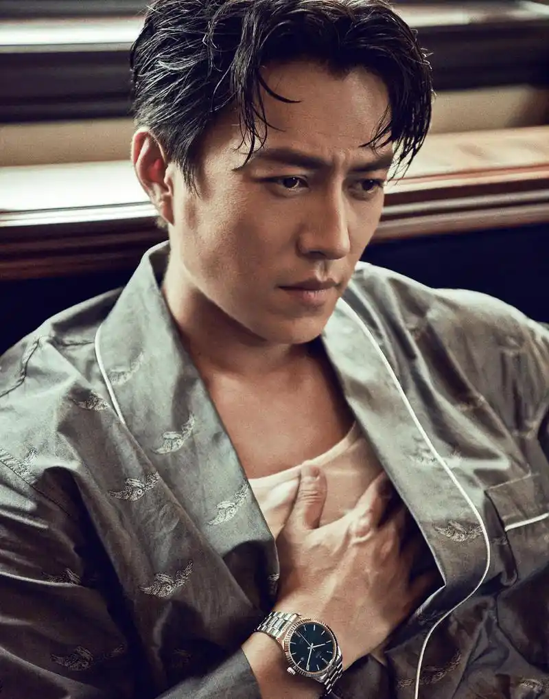 靳东拍写真太帅老干部hold住机车哈雷雅痞范儿