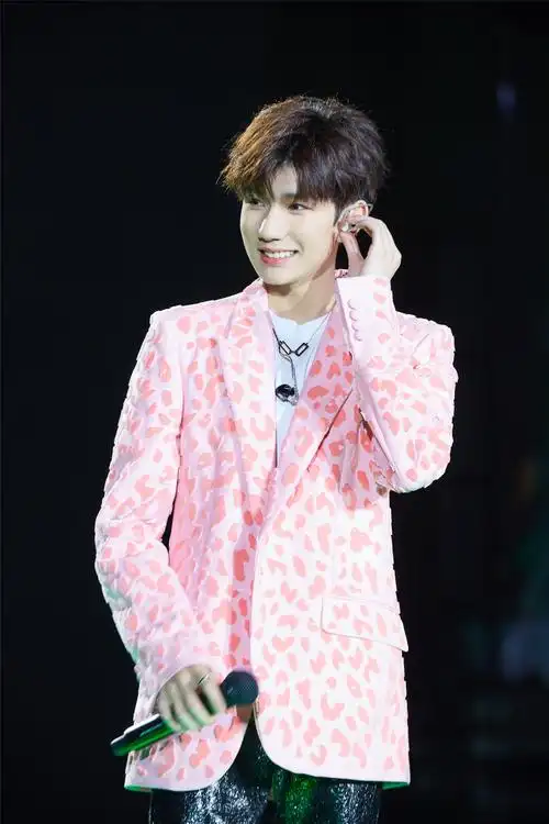 王源18岁演唱会圆满结束感恩粉丝诉说筑梦初心