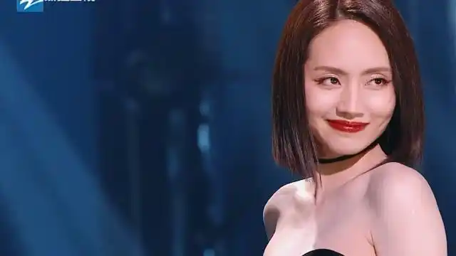 刘惜君曾失声退出歌坛三年,如今重返舞台,霸榜音乐单!