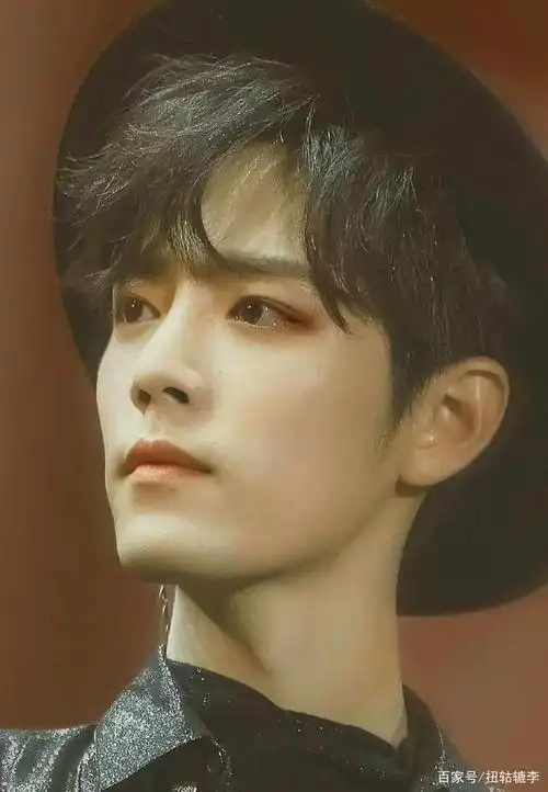 戴帽子的肖战也是帅帅的,大长腿西部牛仔也是小飞侠们的最爱