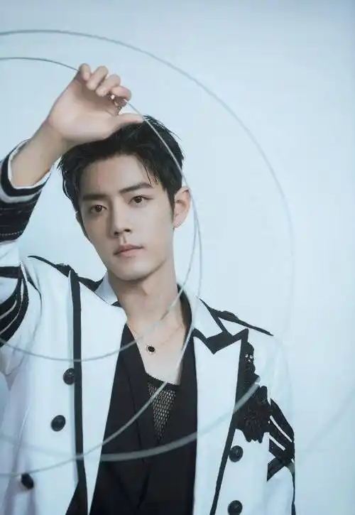 肖战光点登全球单曲畅销榜,成为唯一入榜华语男歌手,我却注意到了这些