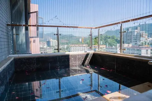 温泉水入户日式风超大两房四床阳台带独立大泡池度假民宿【东座1303】