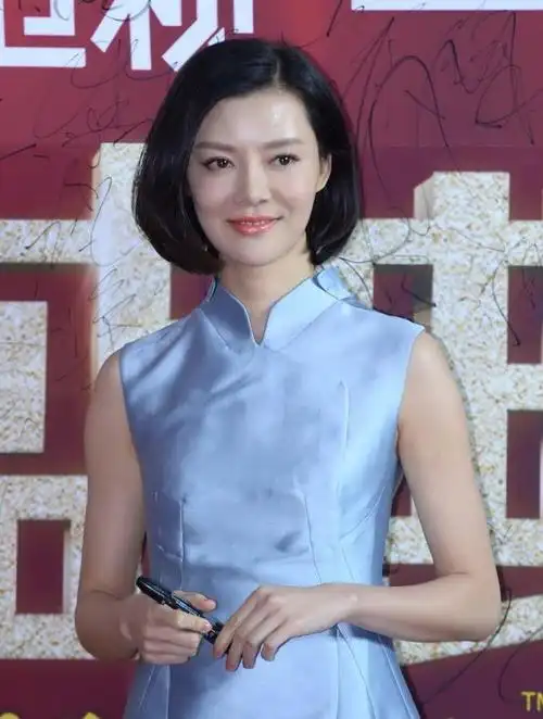 车晓终于穿旗袍了天蓝色旗袍连衣裙配波波头古典气质惊艳