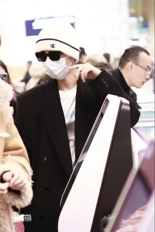 王俊凯巴黎出发路透