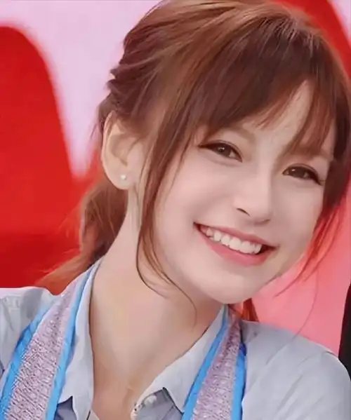 不少女明星早年的照片就算是如今的她们也比不上,就算是第一眼看过去