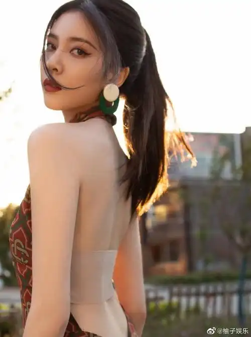 宋妍霏腰线#宋妍霏身材真好!被辣哭了