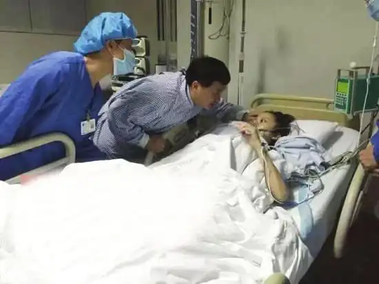 1月16日下午16时55分,姚贝娜因乳腺癌复发,于北京大学深圳医院病逝