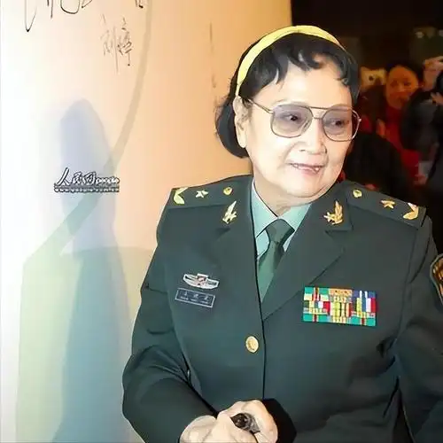 王心刚王心刚被誉为男人的楷模,他为了妻子而舍弃了辉煌的事业,默默