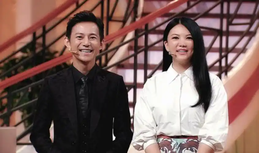 何炅公开隐藏20多年的老婆老婆一直默默支持他网友白头偕老