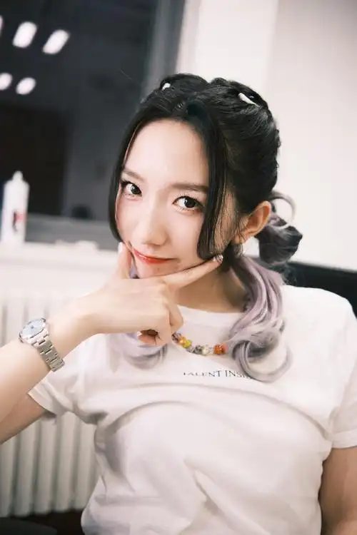 孟美岐超话61#孟美岐舞台2023#散发可爱也很"煎蛋"9799@孟美岐