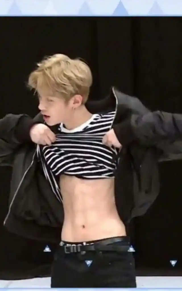 偶练小哥哥露腹肌照片:蔡徐坤justin超撩,朱正廷八块腹肌犯规!