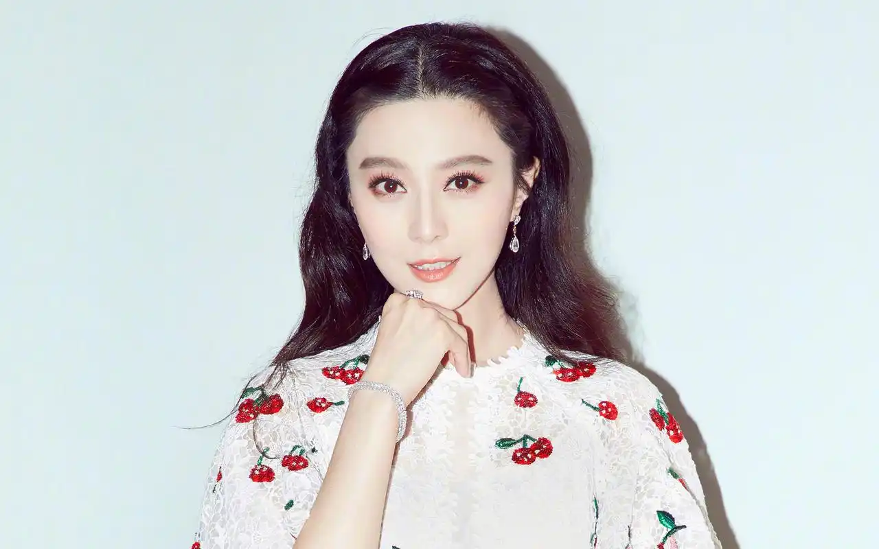 范冰冰优雅性感礼服长裙写真图片桌面壁纸