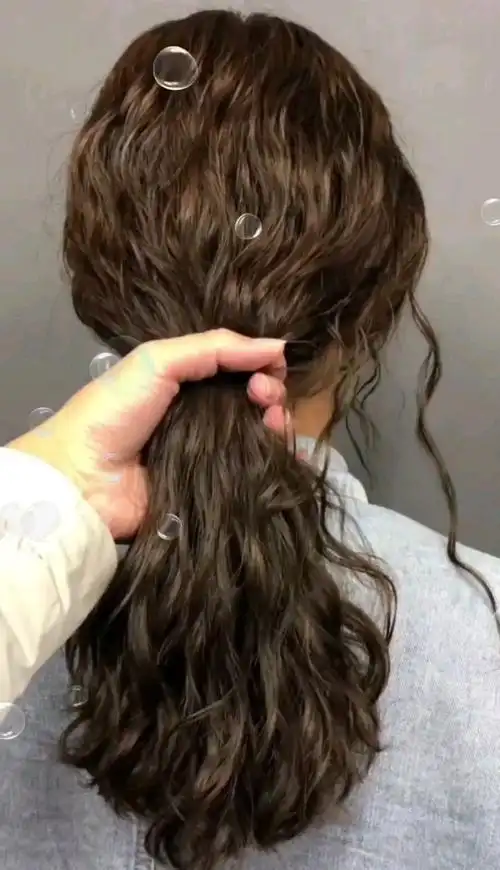 港风复古烫发法式烫发中长发发型推荐