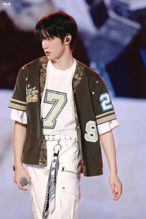 刘耀文楼间楼演唱会