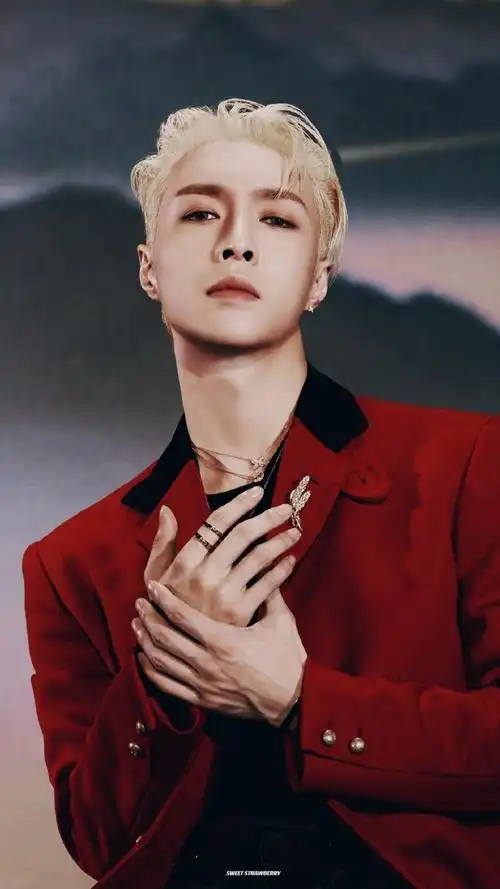 张艺兴[超话]##张艺兴新加坡版elle十二月刊##张艺兴elle金发摩登